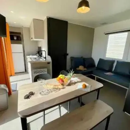 3 Etoiles - Piscine - Efb0gh Kamp alanı